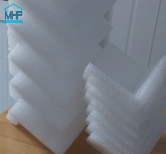Góc mút xốp pe foam chèn ốp hàng hóa